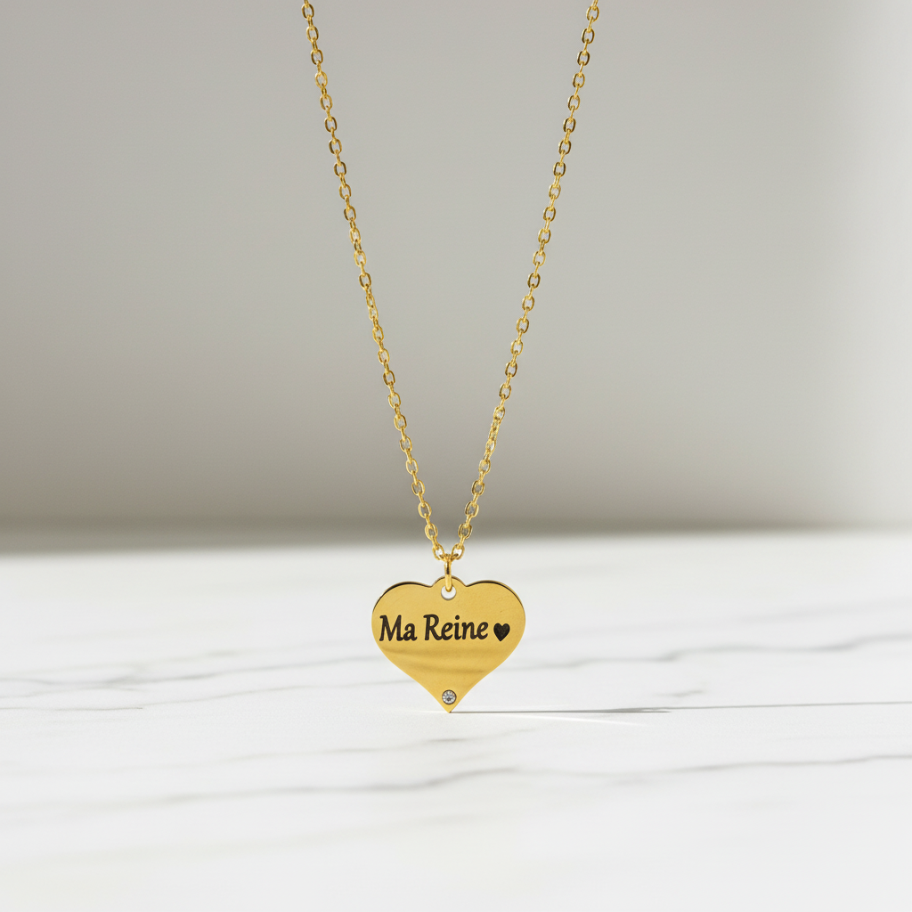 Collier Ma Reine sur marbre blanc